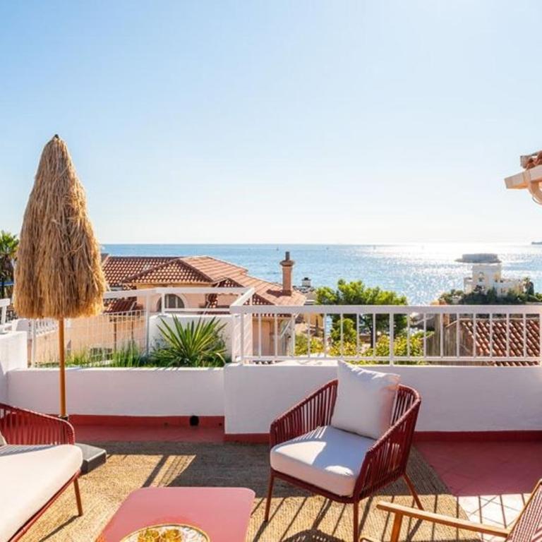 Villa with Sea View, Terraces & Private Garage - Villa - 1
