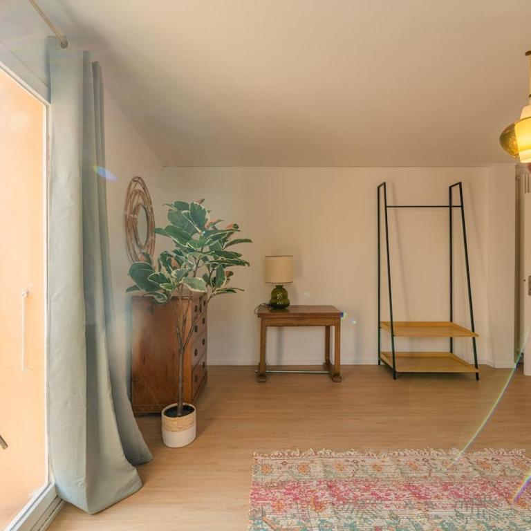 Villa with Sea View, Terraces & Private Garage - Villa - 11