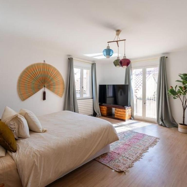 Villa with Sea View, Terraces & Private Garage - Villa - 21