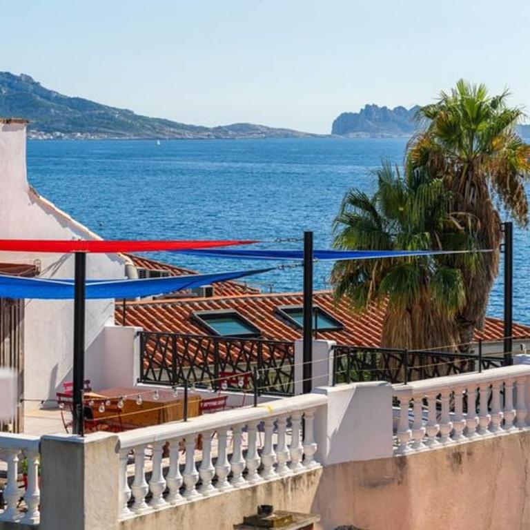 Villa with Sea View, Terraces & Private Garage - Villa - 39