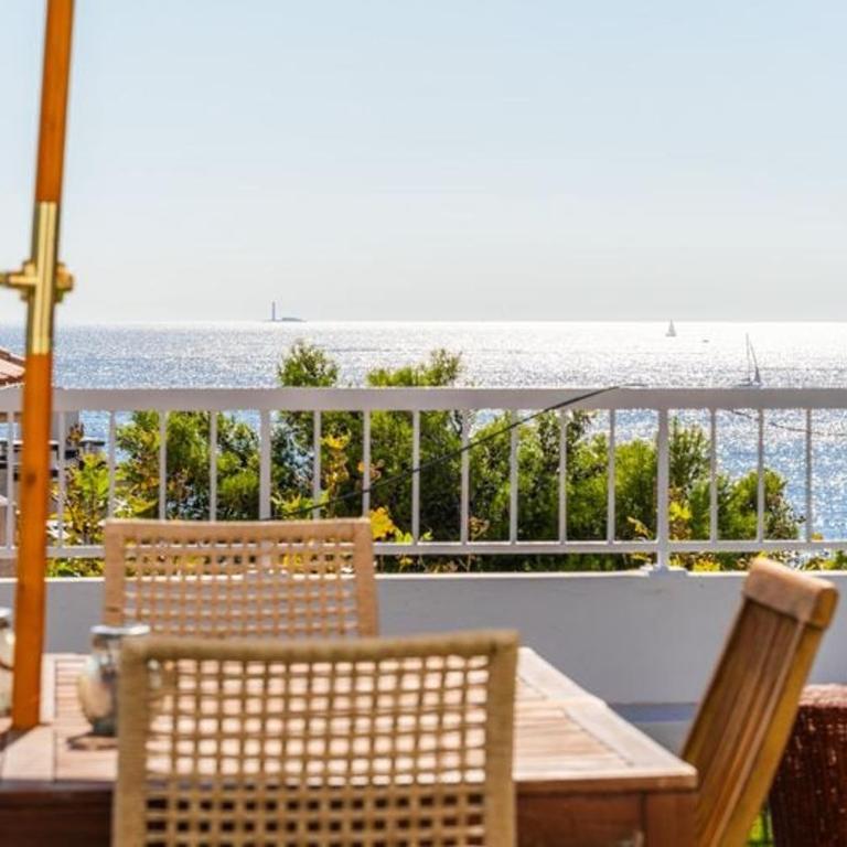 Villa with Sea View, Terraces & Private Garage - Villa - 46