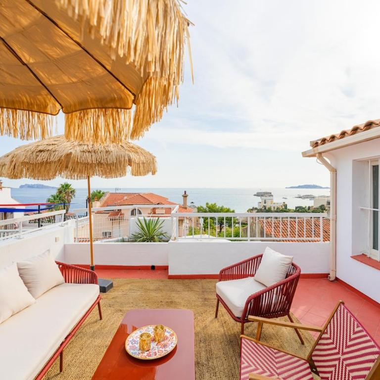 Villa with Sea View, Terraces & Private Garage - Villa - 47