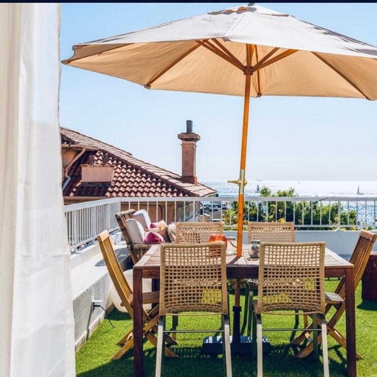 Villa with Sea View, Terraces & Private Garage - Villa - 57