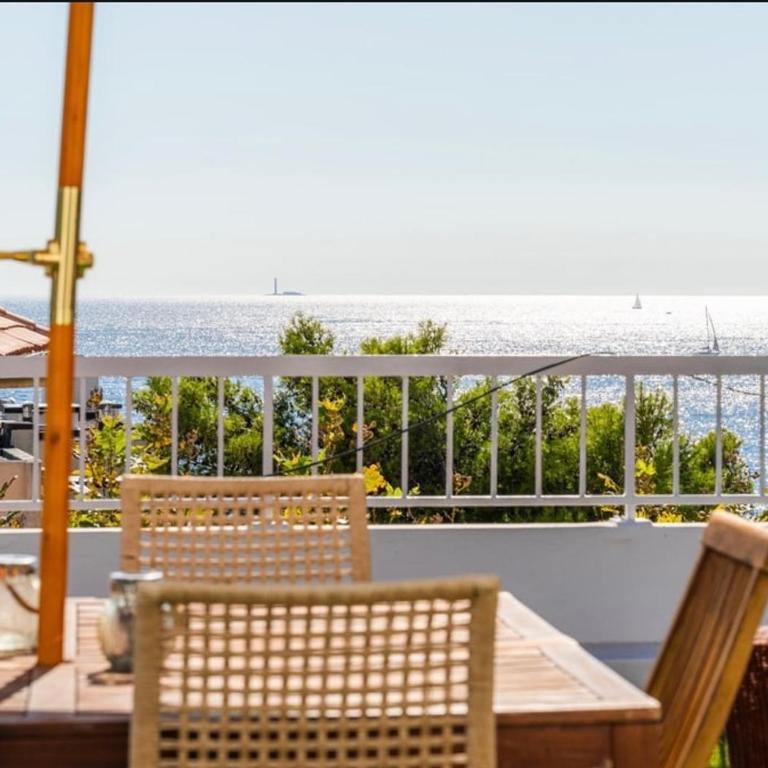 Villa with Sea View, Terraces & Private Garage - Villa - 59