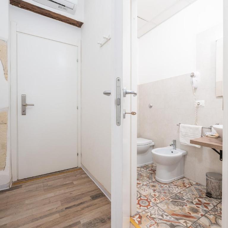 B House - Habitación Doble con baño privado - 1 o 2 camas - 7