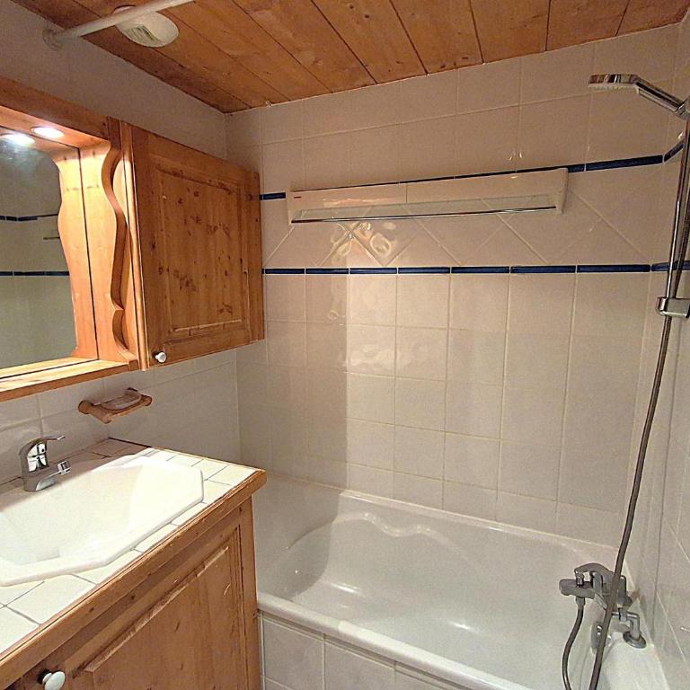 Appartement 3 pièces pour 6 à Méribel Village, accès piscine et Wi-Fi - FR-1-411-406 - Appartement (6 Adultes) - 13