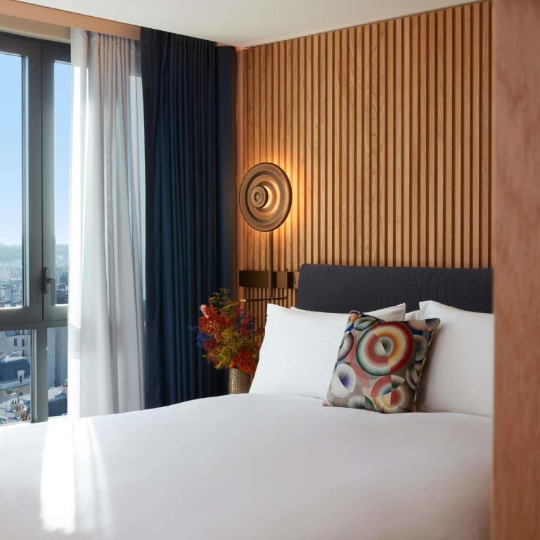 SO/ Paris Hotel - Zimmer Collection in der Dachetage — Blick auf die Dächer von Paris - 2