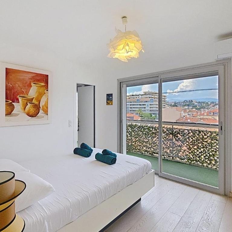 AGENCE HENRI CAMILLE -Goelands - 3 chambres très grande terrasse vue mer - Appartement - 17