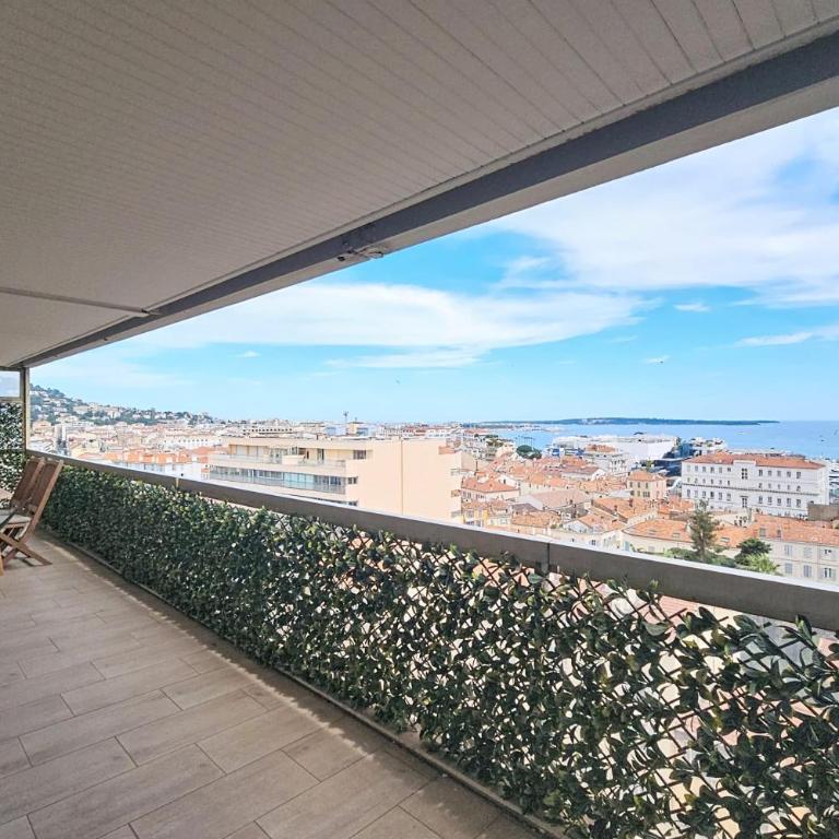 AGENCE HENRI CAMILLE -Goelands - 3 chambres très grande terrasse vue mer - Appartement - 23