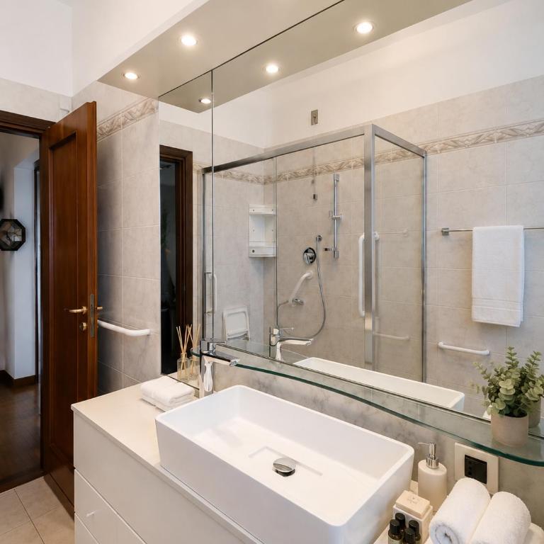Ampio Appartamento di Prestigio 180 mq con Triplo Salone Zona Signorile Milano - Appartamento con 4 Camere da Letto e Balcone - 11