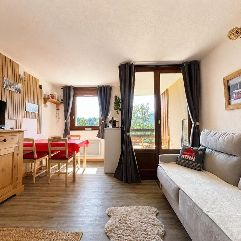 Studio moderne et lumineux avec vue sur le Mont Charvin. Parking privatif - FR-1-505-222 - Studio - 1