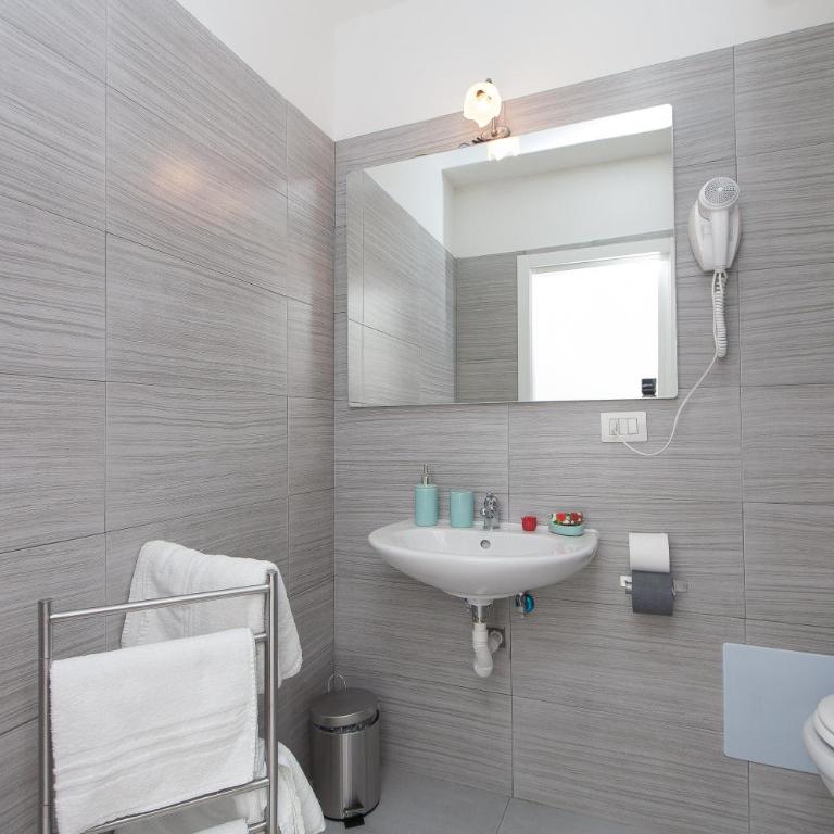 San Peter Angels - Double Room with Private Bathroom - 4
