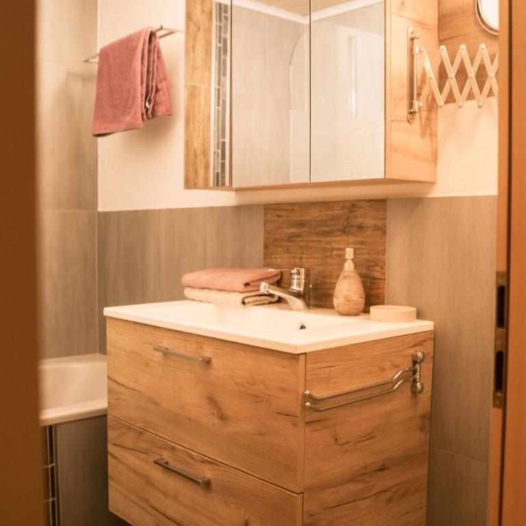 Landhaus am Hügel - Doppelzimmer mit Balkon - 7