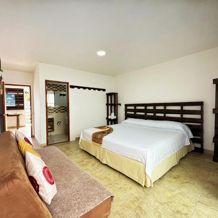 The Rock House Eco - Deluxe King Room - 3