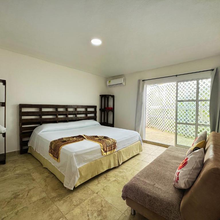 The Rock House Eco - Deluxe King Room - 5