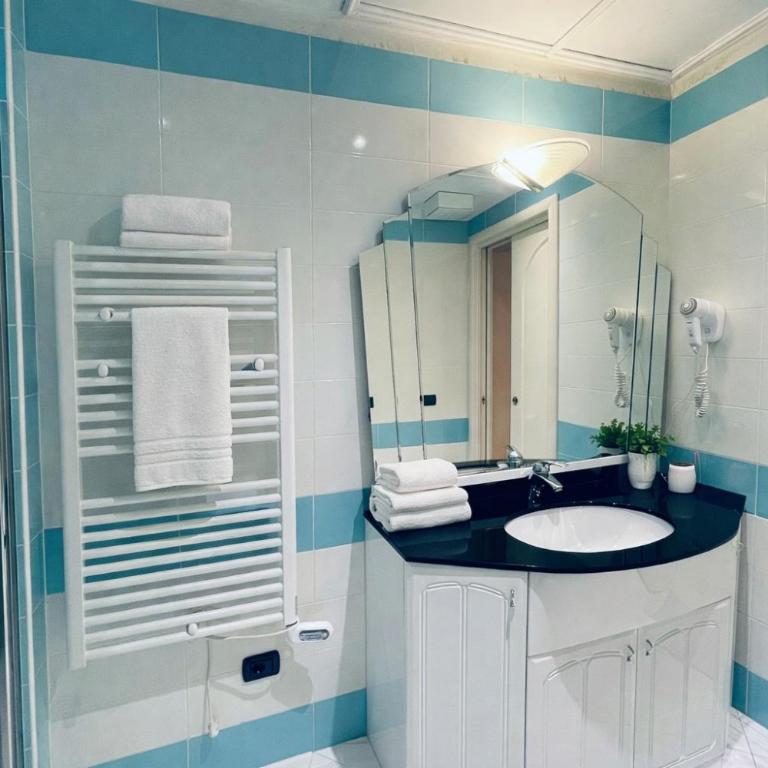 Appartamento 306 by Theater Home - Appartamento con Vista Piscina - 12