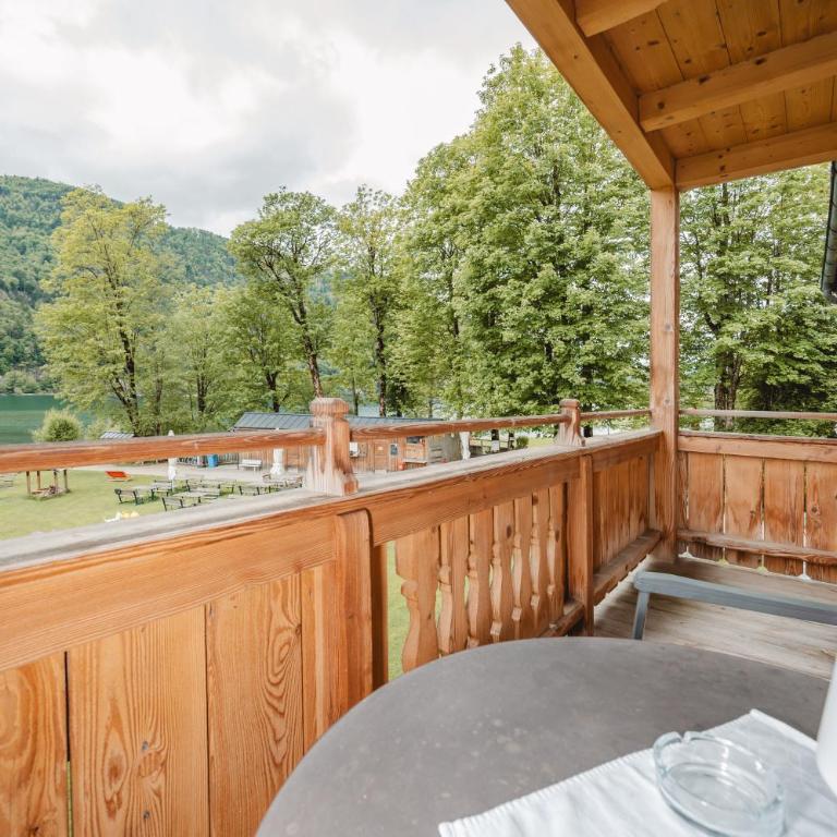 Haus Hirschpoint - Doppelzimmer mit Seeblick - 13