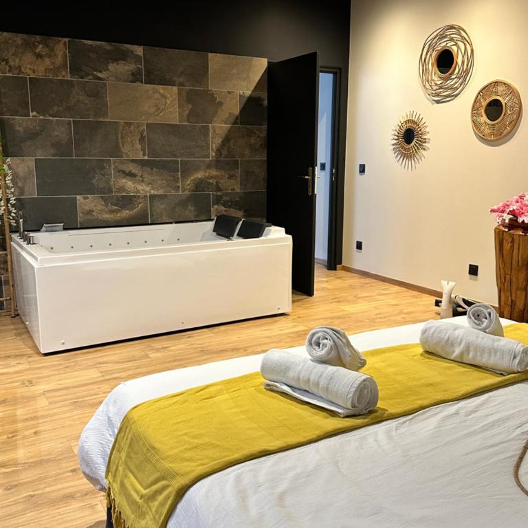 Escale Singulière - Balnéo, patio et confort 4 étoiles - Apartamento de 1 dormitorio - 12