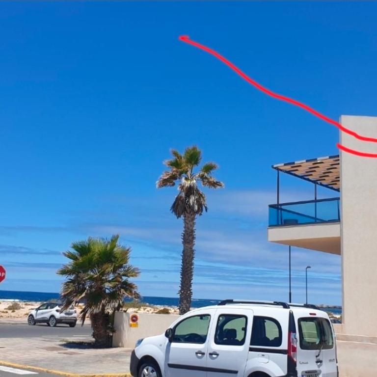 Terraza privada, vistas al mar y piscina comunitaria - Apartamento de 1 dormitorio - 2