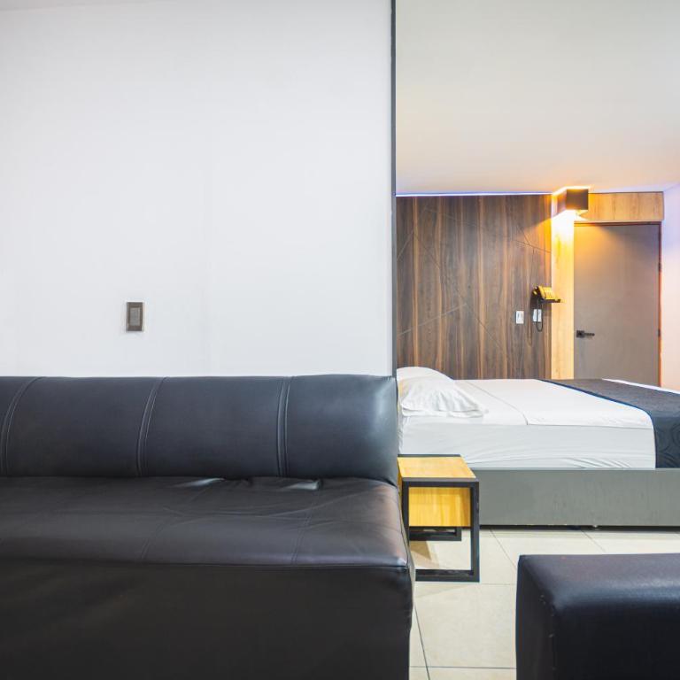 Hotel Kalifornia - Suite Deluxe con bañera de hidromasaje - 5
