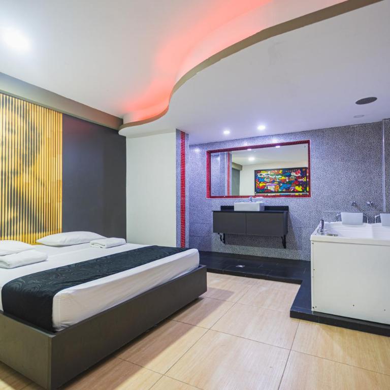 Hotel Kalifornia - Habitación Doble Deluxe con bañera - 8