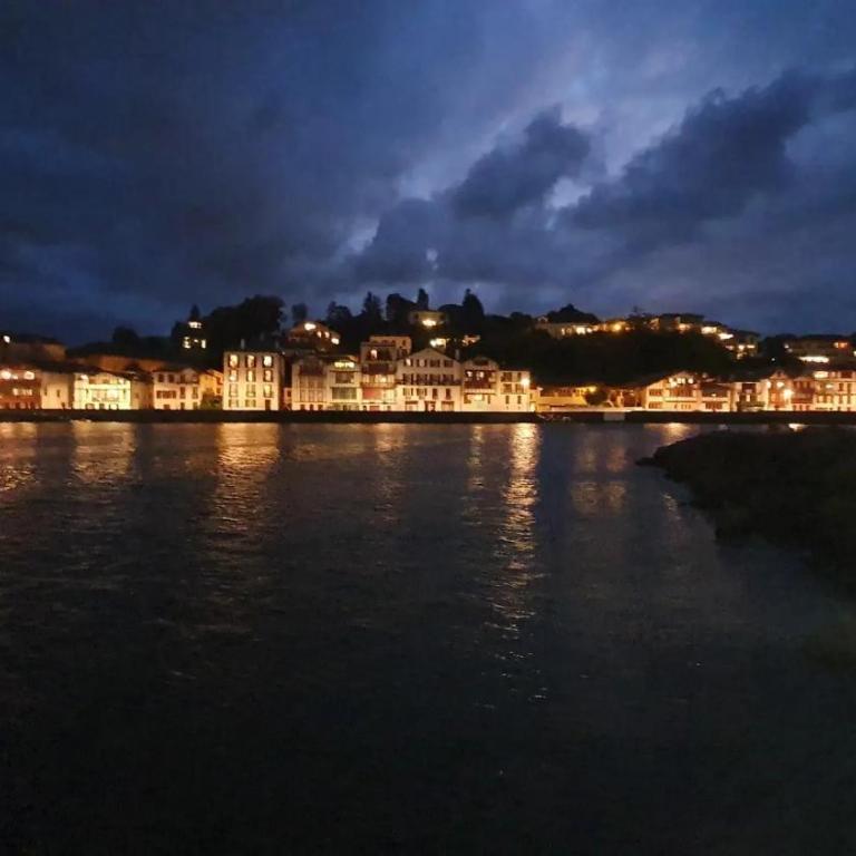 Appart Saint Jean de Luz avec pkg - Appartement Supérieur - Vue sur Ville - 8