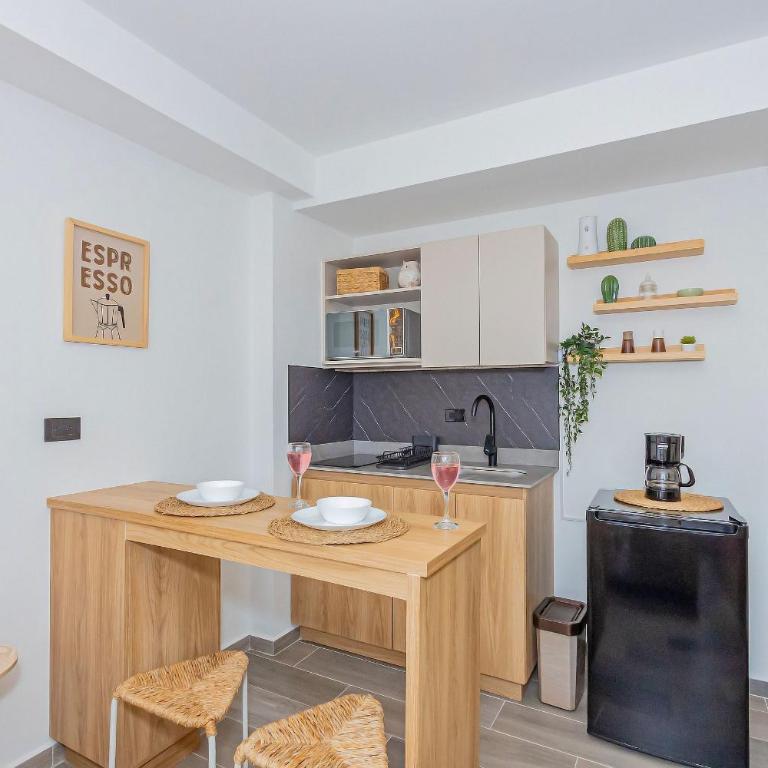 Bloom - One-Bedroom Loft Apartment with One Queen Bed - 12