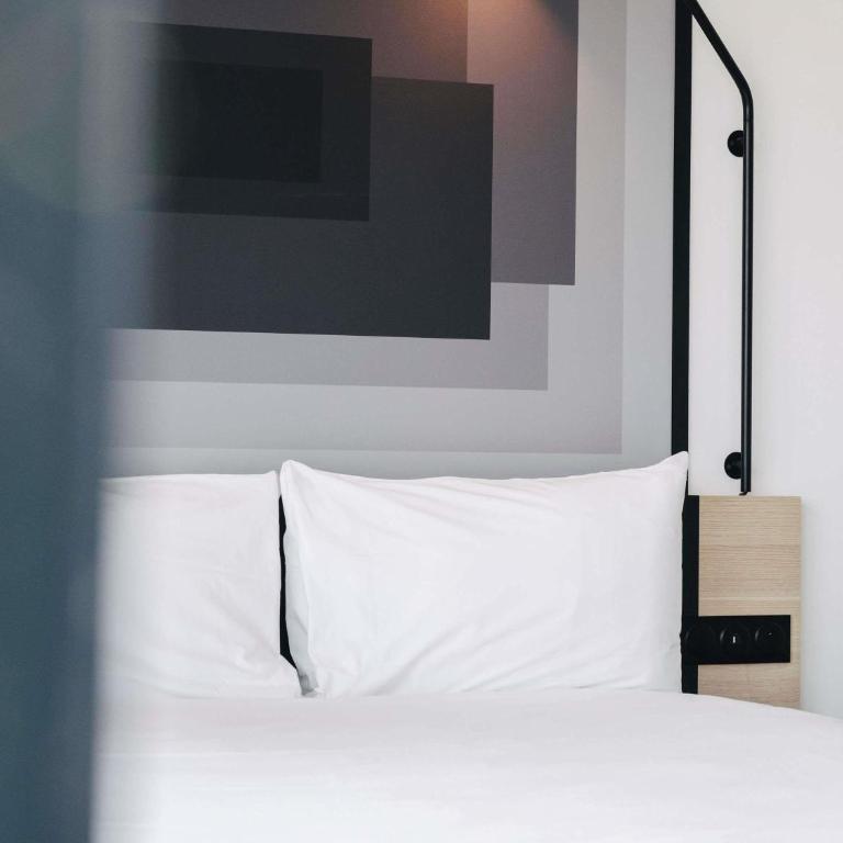 ibis Rouen Centre Rive Droite Pasteur - Chambre Familiale avec 1 Lit Double et 1 Canapé-Lit Simple - 2