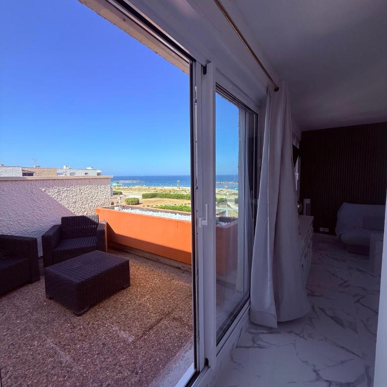 Vue Mer entièrement rénové terrasse & parking - Studio with Sea View - 21