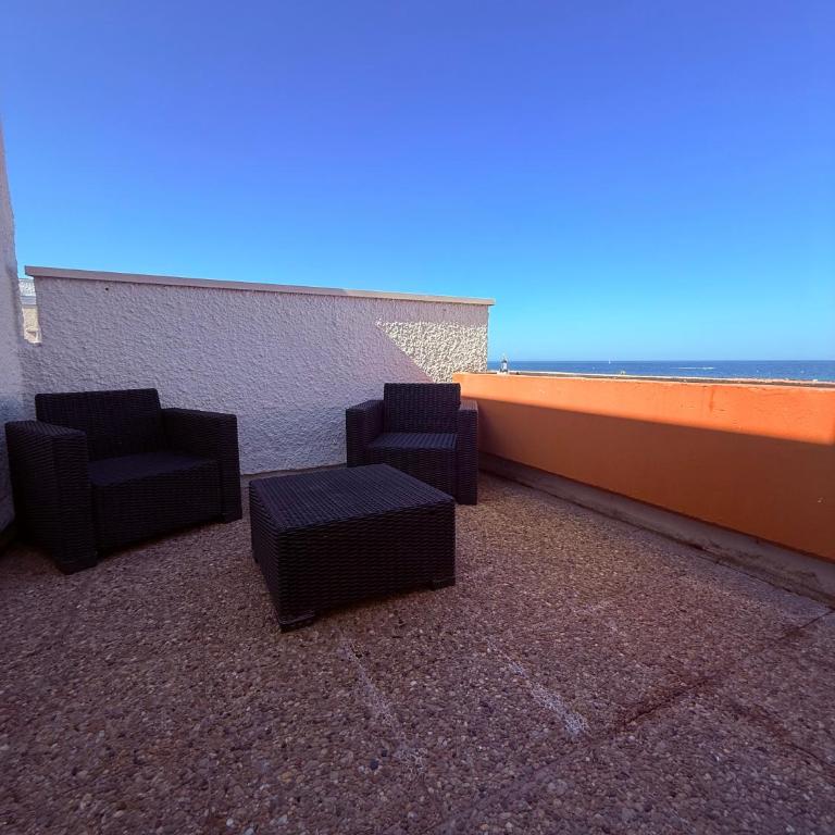 Vue Mer entièrement rénové terrasse & parking - Studio with Sea View - 1