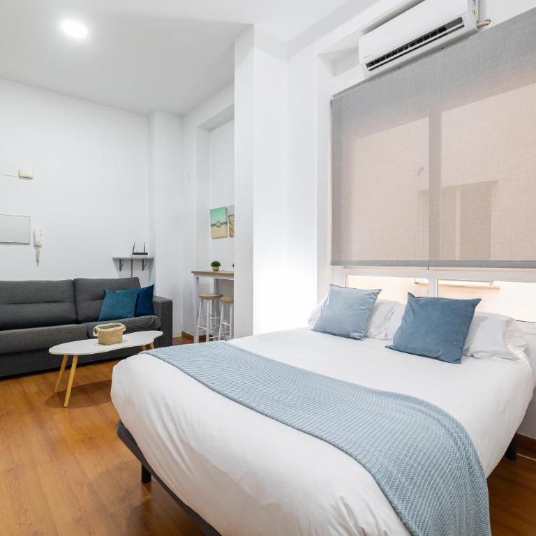Holidays2Malaga Carreteria 97 Loft High Speed WIFI - Estudio con sofá cama - 1