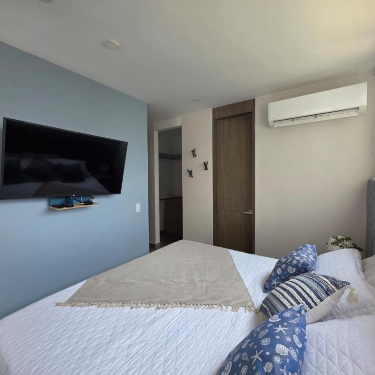 Cartagena Centro de Convenciones Hotel de las Americas con salida a playa 2BR Wifi - Two-Bedroom Apartment with Garden View - 17
