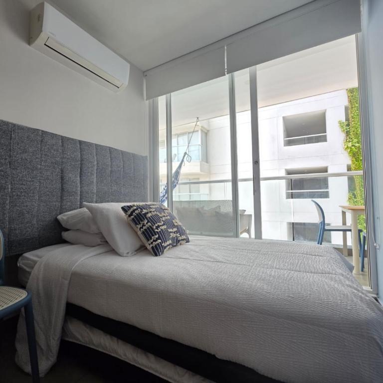Cartagena Centro de Convenciones Hotel de las Americas con salida a playa 2BR Wifi - Two-Bedroom Apartment with Garden View - 27