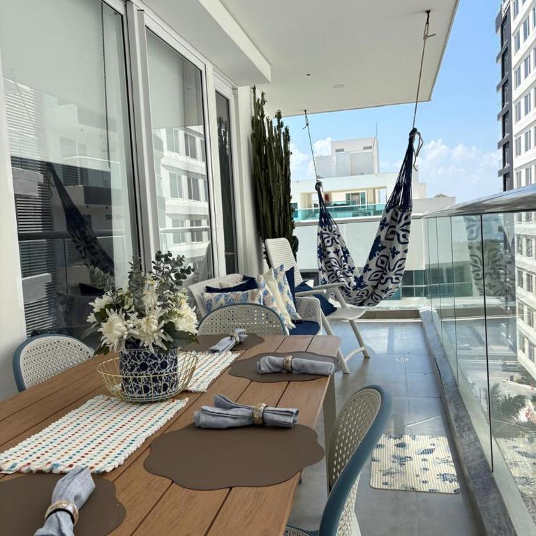 Cartagena Centro de Convenciones Hotel de las Americas con salida a playa 2BR Wifi - Two-Bedroom Apartment with Garden View - 26