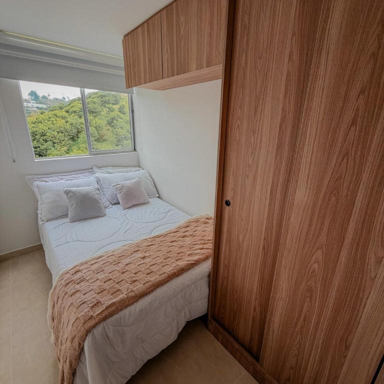 Excelente ubicación con vista a las montañas - Two-Bedroom Apartment - 2