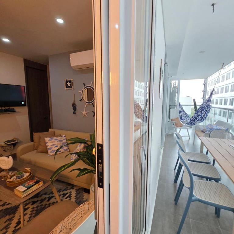Cartagena Centro de Convenciones Hotel de las Americas con salida a playa 2BR Wifi - Two-Bedroom Apartment with Garden View - 9