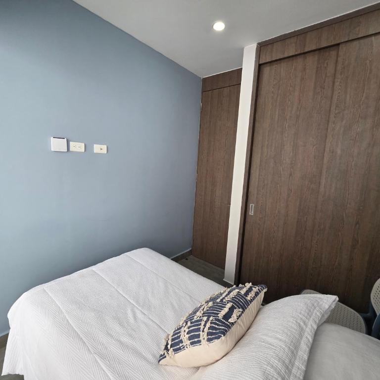 Cartagena Centro de Convenciones Hotel de las Americas con salida a playa 2BR Wifi - Two-Bedroom Apartment with Garden View - 30
