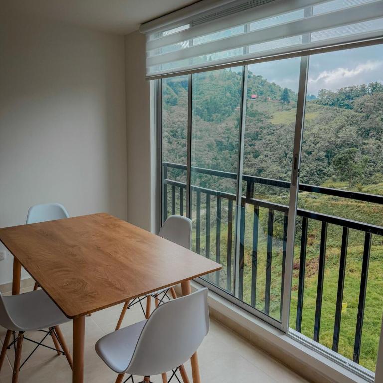 Excelente ubicación con vista a las montañas - Two-Bedroom Apartment - 3