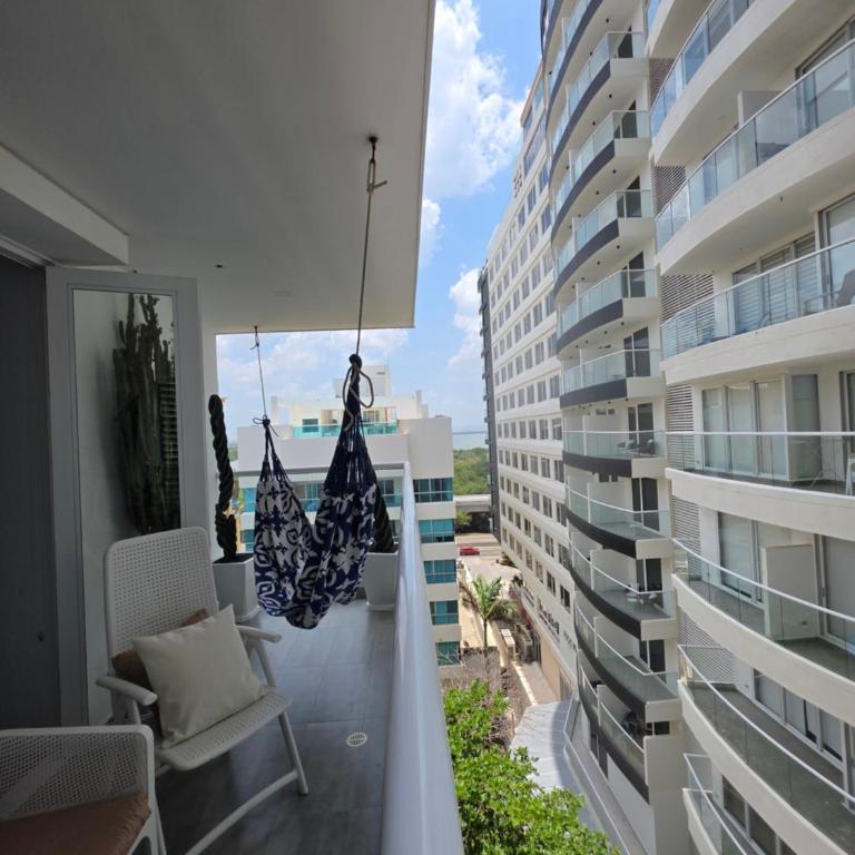 Cartagena Centro de Convenciones Hotel de las Americas con salida a playa 2BR Wifi - Two-Bedroom Apartment with Garden View - 11