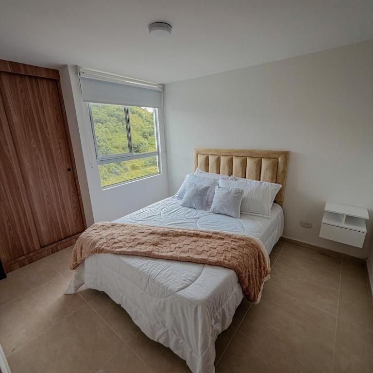 Excelente ubicación con vista a las montañas - Two-Bedroom Apartment - 5