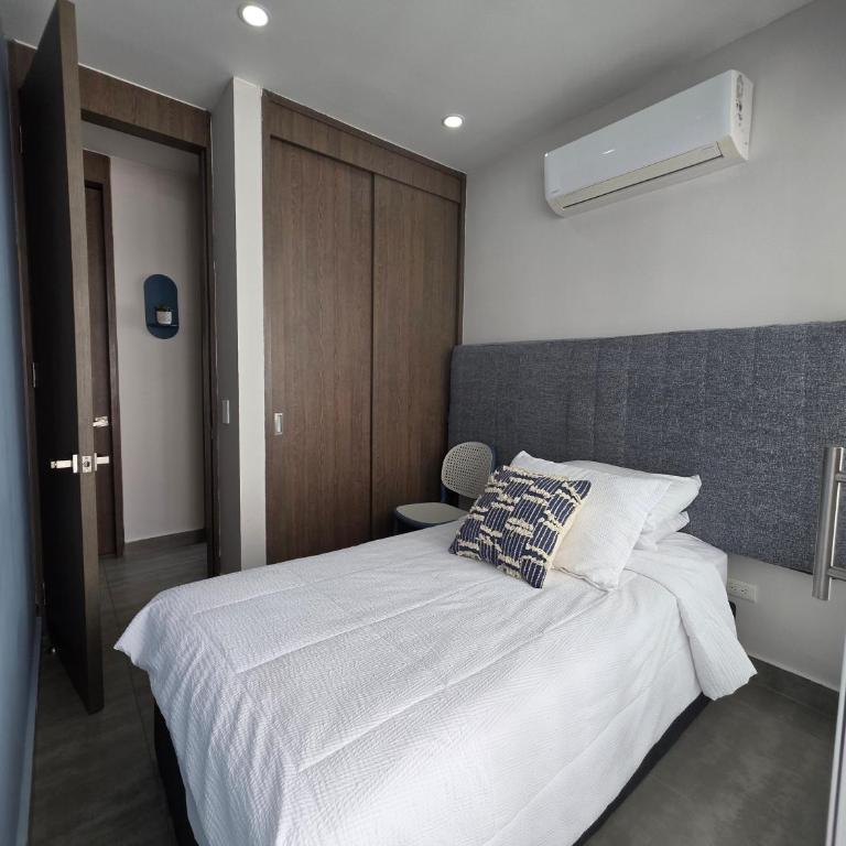 Cartagena Centro de Convenciones Hotel de las Americas con salida a playa 2BR Wifi - Two-Bedroom Apartment with Garden View - 29