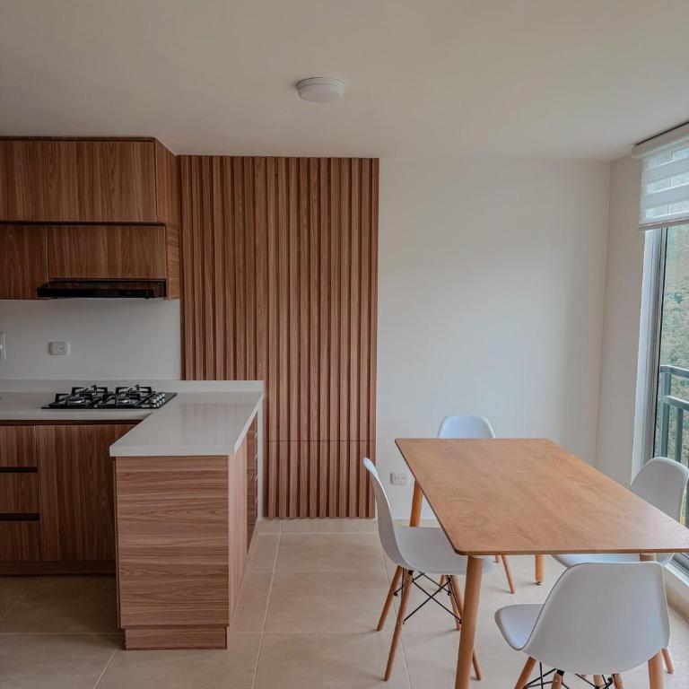 Excelente ubicación con vista a las montañas - Two-Bedroom Apartment - 8