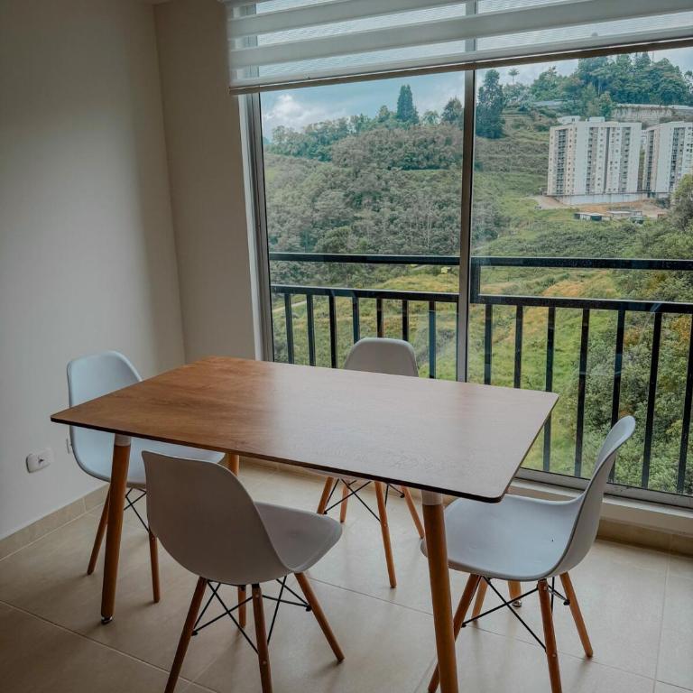 Excelente ubicación con vista a las montañas - Two-Bedroom Apartment - 11