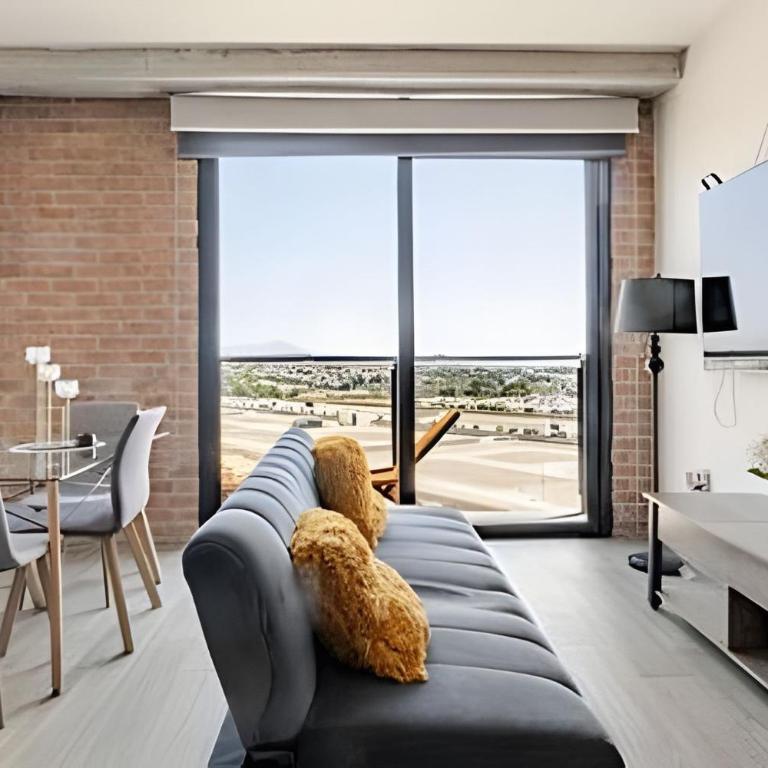 World Cup Akron Apt | Views + Security - One-Bedroom Apartment - 11