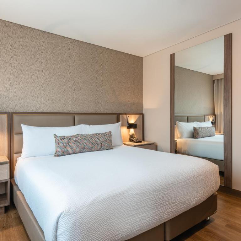 Residence Inn by Marriott Bogota - Suite Estudio con 2 camas grandes, sofá cama y vistas a la ciudad - 5