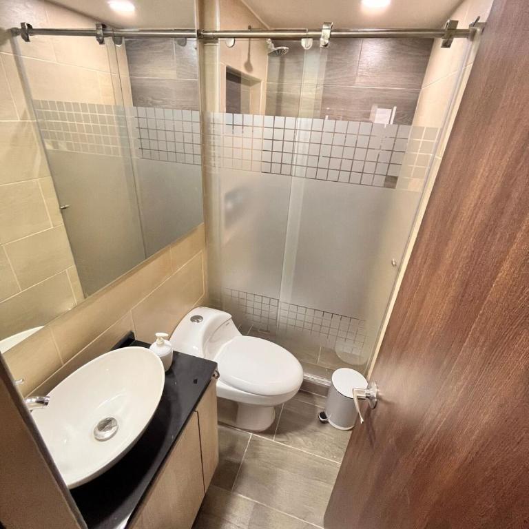 Cerca al aeropuerto y terminal, amplio y tranquilo - Apartamento de 3 dormitorios - 24