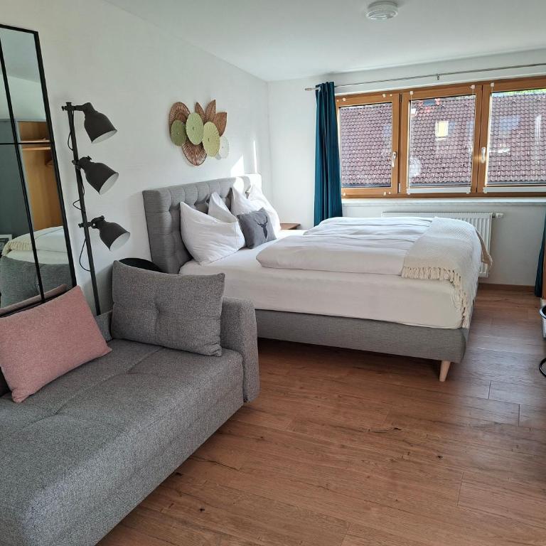 Lovely Rita Studio, modern Studio - balcony and mountain view - center Kaprun - Studio-Apartment - 2