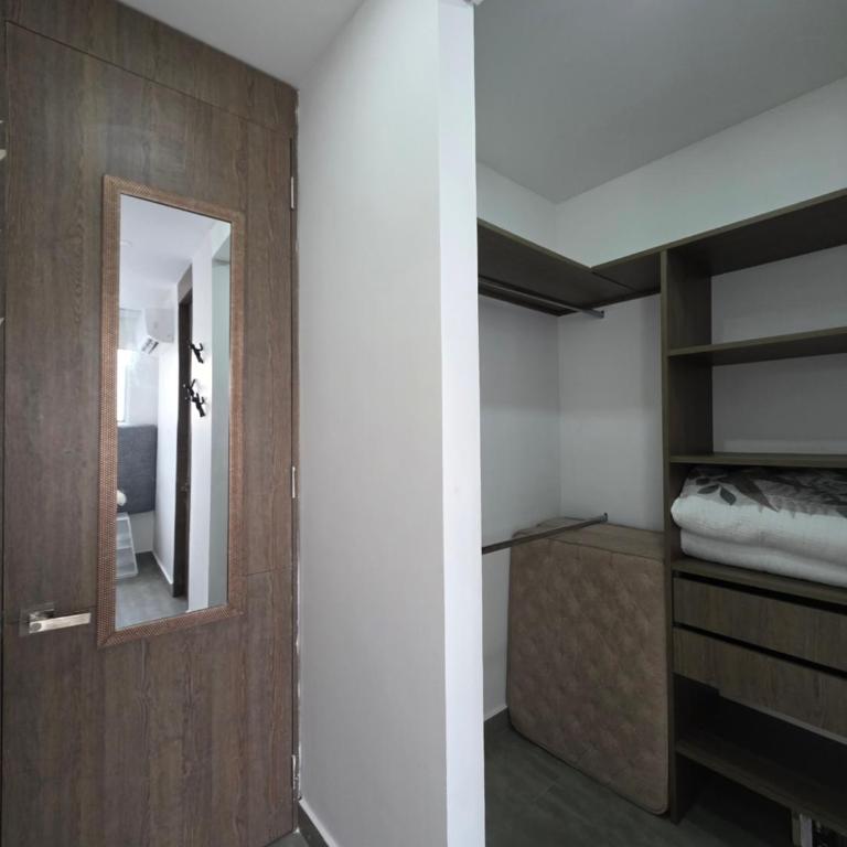 Cartagena Centro de Convenciones Hotel de las Americas con salida a playa 2BR Wifi - Two-Bedroom Apartment with Garden View - 21