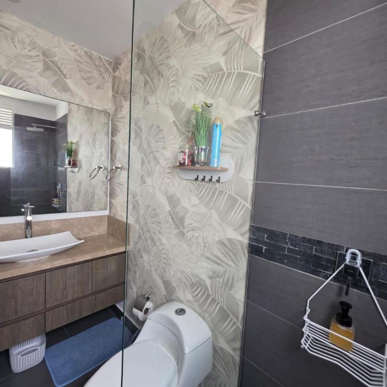 Cartagena Centro de Convenciones Hotel de las Americas con salida a playa 2BR Wifi - Two-Bedroom Apartment with Garden View - 22