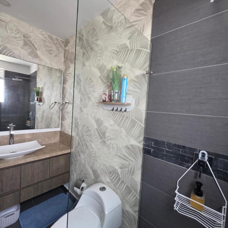 Cartagena Centro de Convenciones Hotel de las Americas con salida a playa 2BR Wifi - Two-Bedroom Apartment with Garden View - 23
